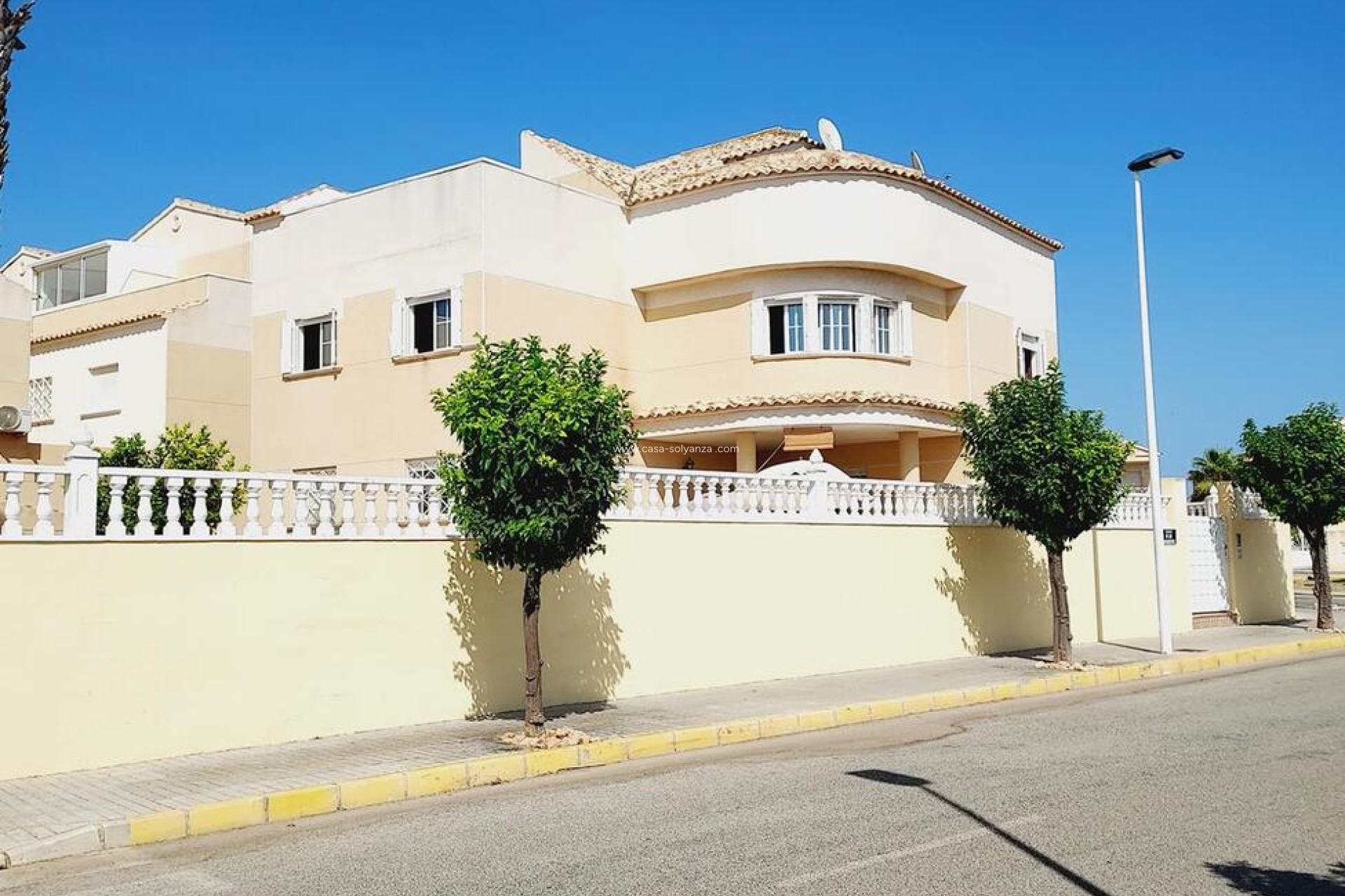 Revente - Villa - Torrevieja - BAÑOS DE EUROPA LAS TORRETAS