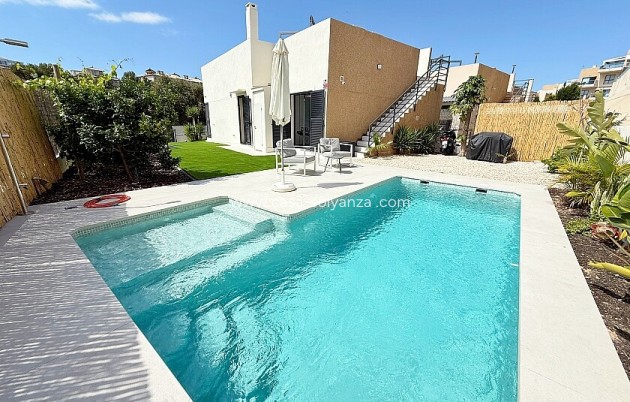 Villa - Herverkoop - Orihuela Costa - La Zenia