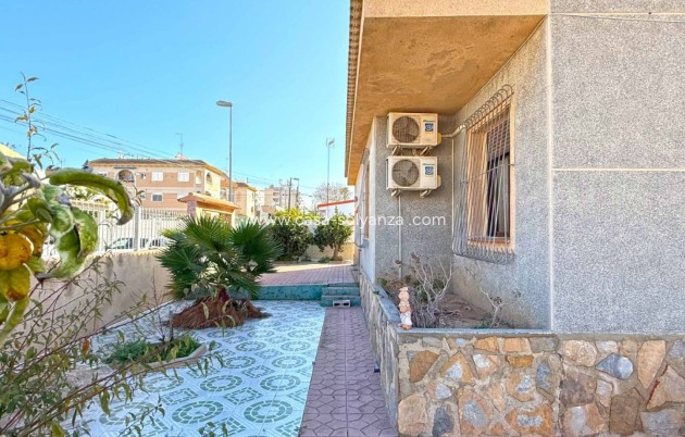 Villa - Herverkoop - Torrevieja - Costa Blanca