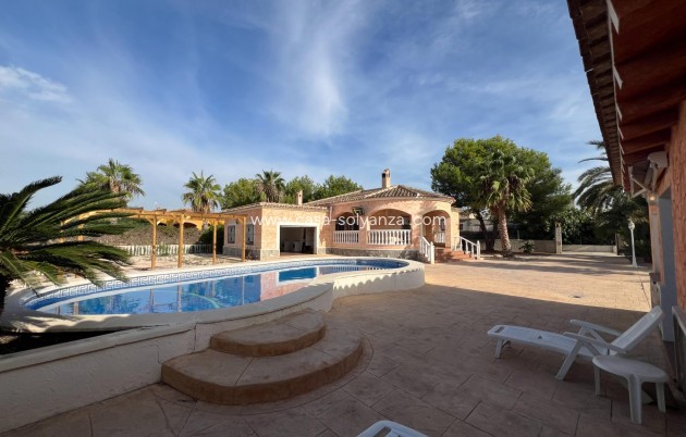 Villa - Resale - Dolores - Cmno. Escorredor