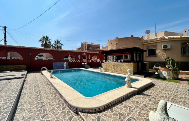 Villa - Resale - El Chaparral - Inland