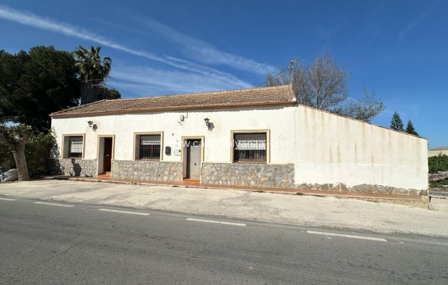 Villa - Resale - Heredades - Heredades - Village