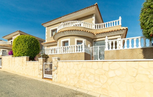 Villa - Resale - Los Altos - Los Altos