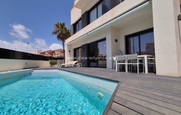Villa - Reventa - Torrevieja - CSRES-17400