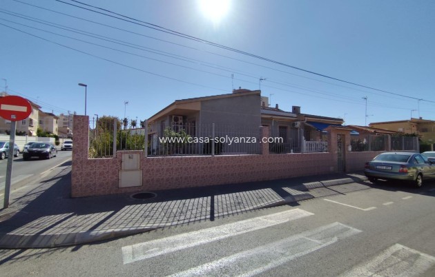 Villa - Reventa - Torrevieja - CSRES-83636
