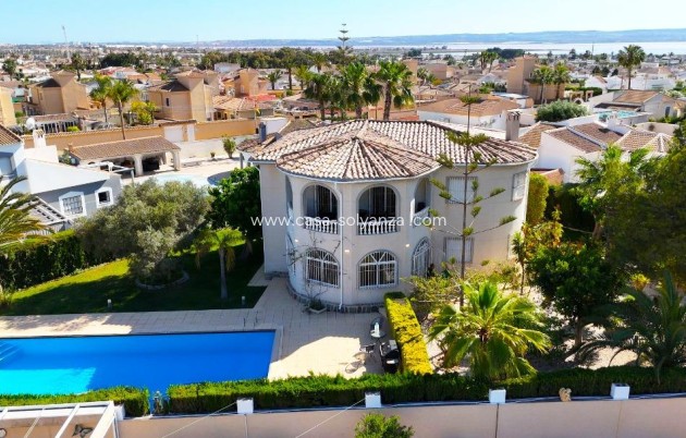 Villa - Revente - Torrevieja - La Siesta