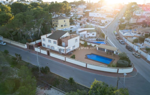 Villa / Semi detached - Wiederverkauf - Torrevieja - Los Balcones