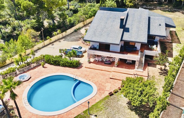 Villa - Wiederverkauf - La Nucía - CSRES-73662