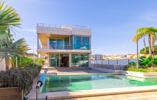 Villa - Wiederverkauf - Orihuela Costa - La Zenia