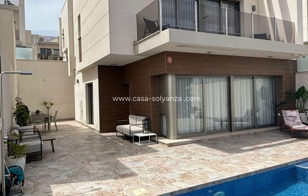 Villa - Wiederverkauf - Orihuela Costa - Villamartín