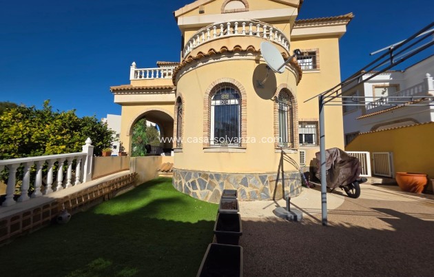 Villa - Wiederverkauf - Orihuela Costa - Villamartín