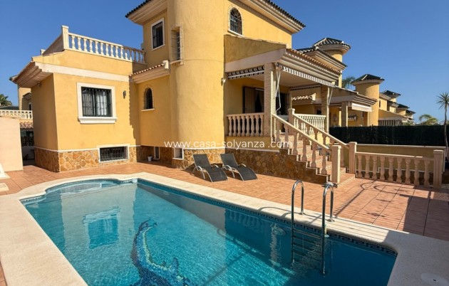 Villa - Wiederverkauf - Orihuela - Villamartin