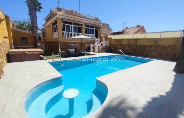 Villa - Wiederverkauf - Torrevieja - Aguas nuevas
