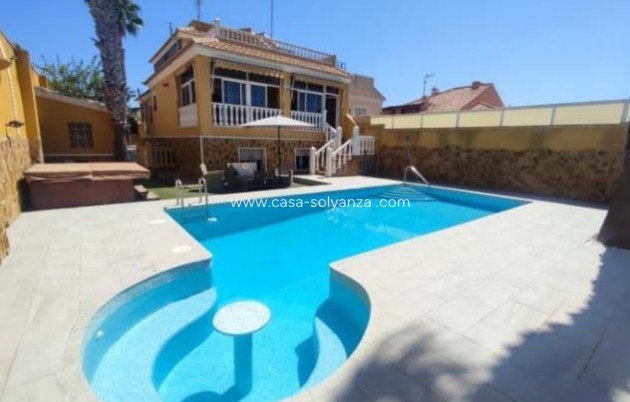 Villa - Wiederverkauf - Torrevieja - Aguas nuevas