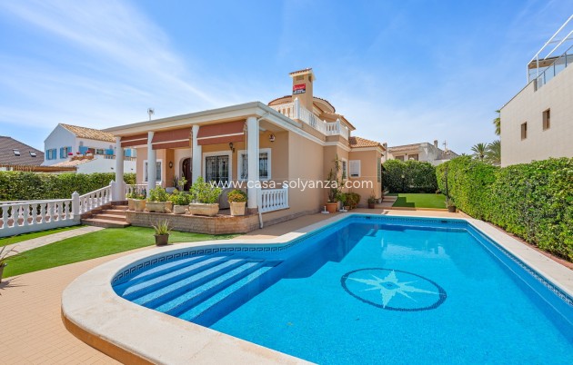 Villa - Wiederverkauf - Torrevieja - La Mata