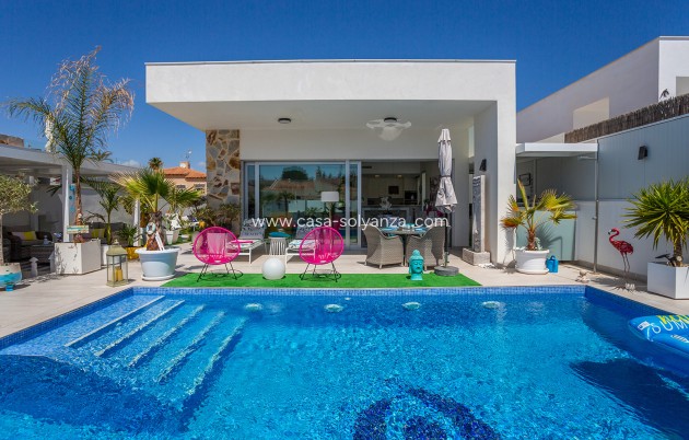 Villa - Wiederverkauf - Torrevieja - La Siesta
