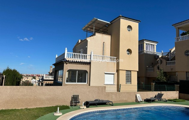 Villa - Wiederverkauf - Torrevieja - VILLAMARTIN