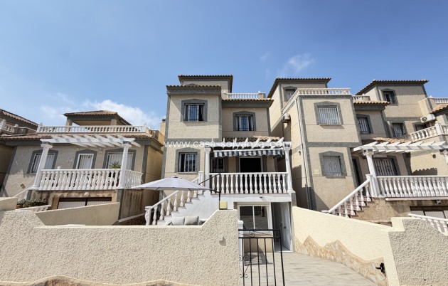 Villa - Wiederverkauf - Villamartin - Villamartín