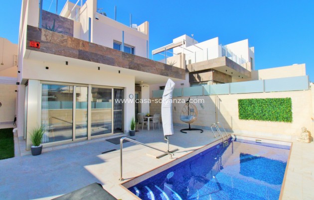 Villa - Wiederverkauf - Villamartin - Villamartín