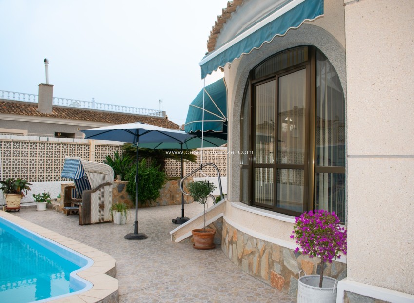 Wiederverkauf - Independent villa - Torrevieja