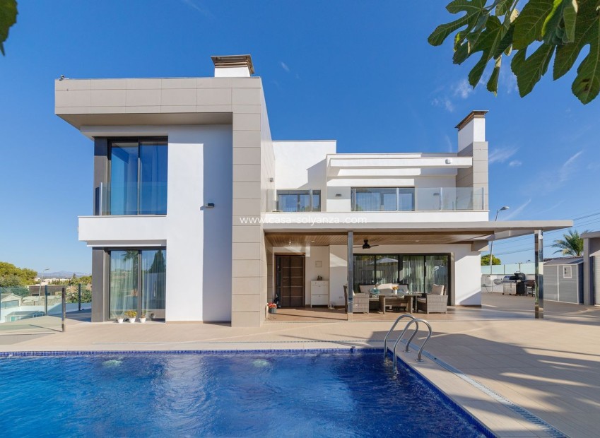 Wiederverkauf - Independent villa - Torrevieja