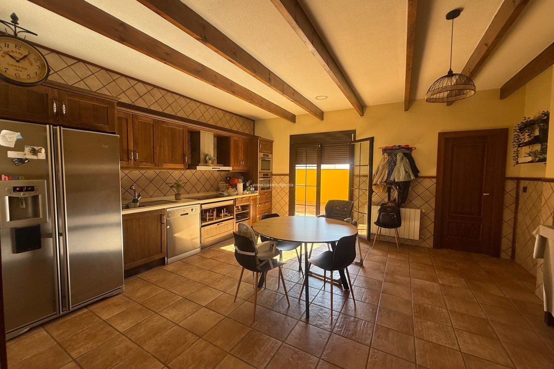 Wiederverkauf - Stadthaus - Avileses