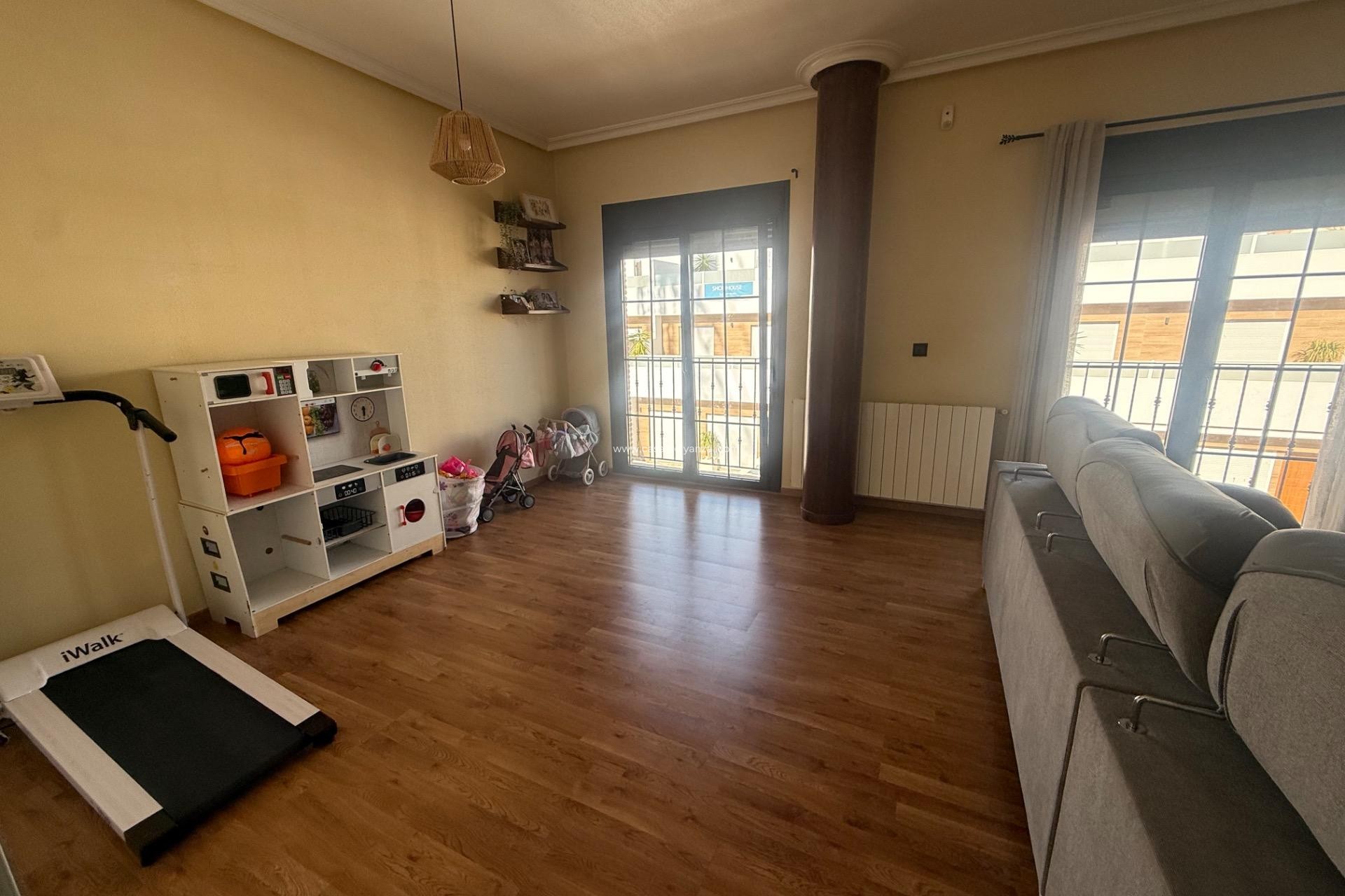 Wiederverkauf - Stadthaus - Avileses