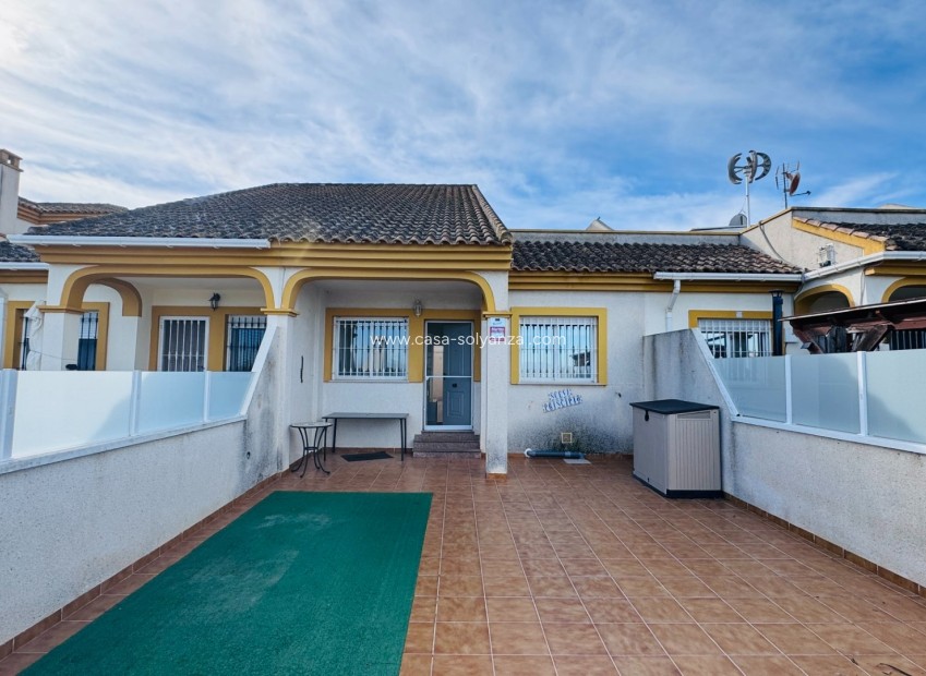 Wiederverkauf - Stadthaus - Daya Nueva