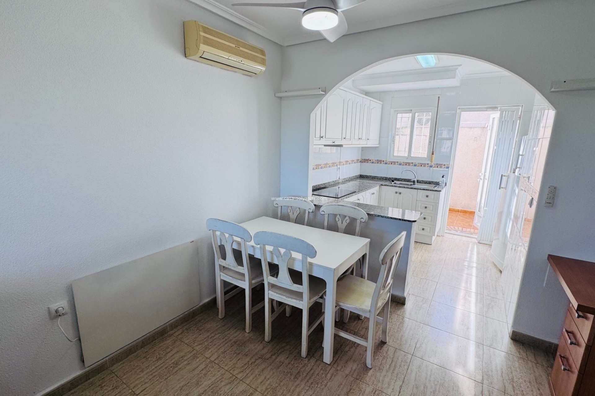 Wiederverkauf - Stadthaus - Daya Nueva