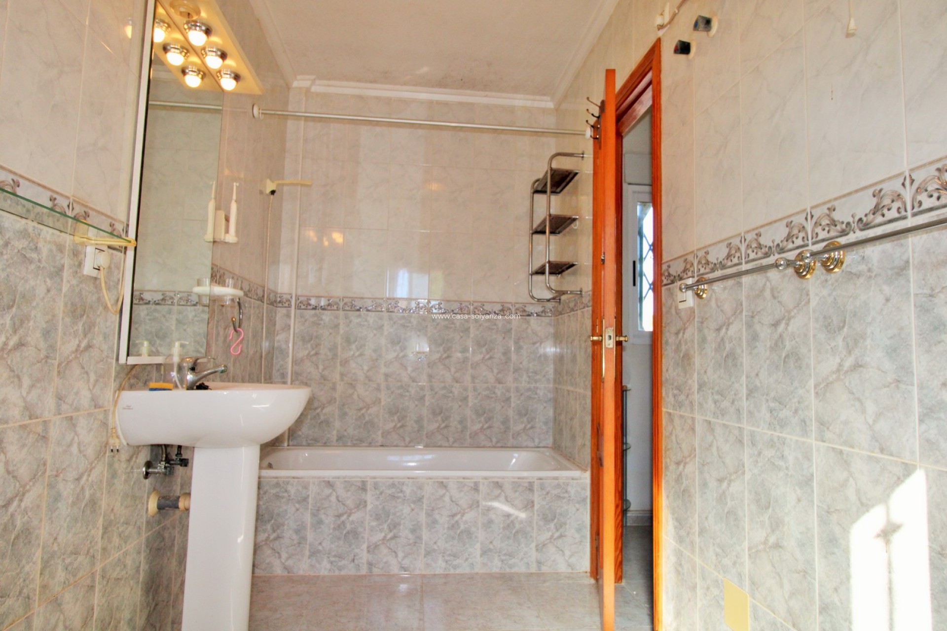 Wiederverkauf - Stadthaus - Villamartin - Villamartín