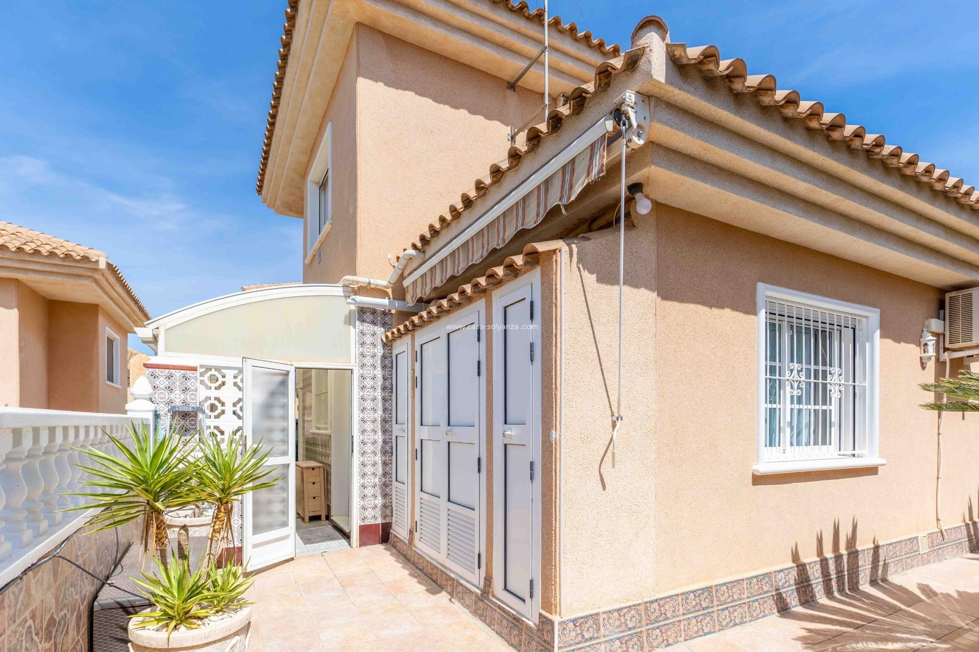 Wiederverkauf - Villa - Orihuela Costa - Punta Prima