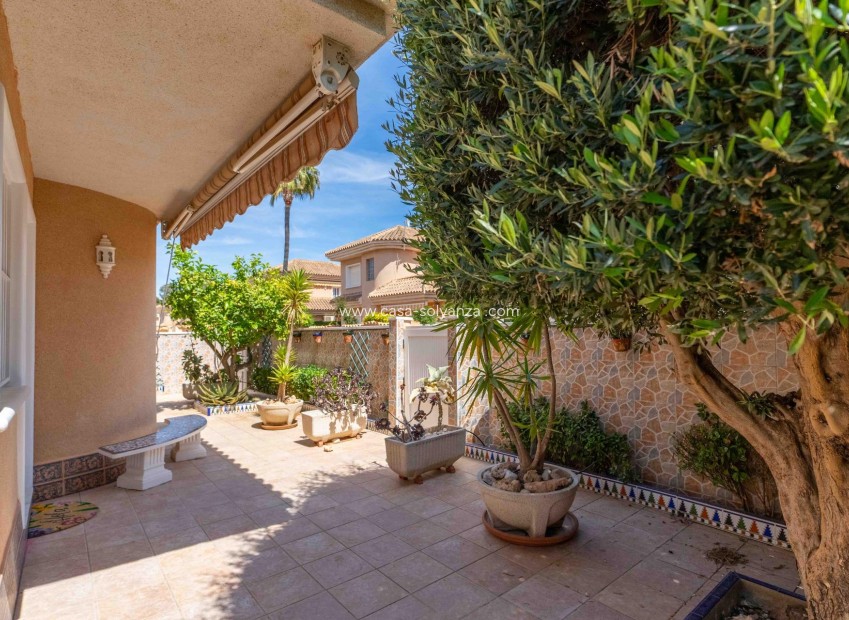 Wiederverkauf - Villa - Orihuela Costa - Punta Prima