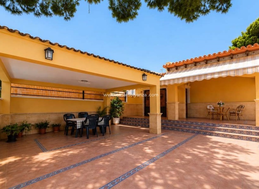 Wiederverkauf - Villa - Orihuela Costa - Punta Prima
