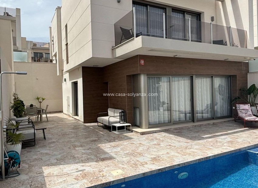 Wiederverkauf - Villa - Orihuela Costa - Villamartín