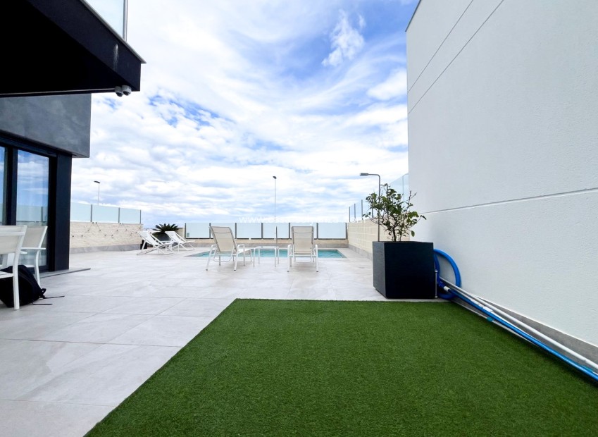 Wiederverkauf - Villa / Semi detached - Torrevieja - Los Altos