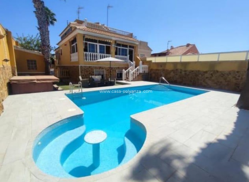Wiederverkauf - Villa - Torrevieja - Aguas nuevas