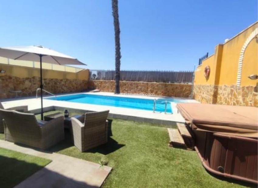 Wiederverkauf - Villa - Torrevieja - Aguas nuevas