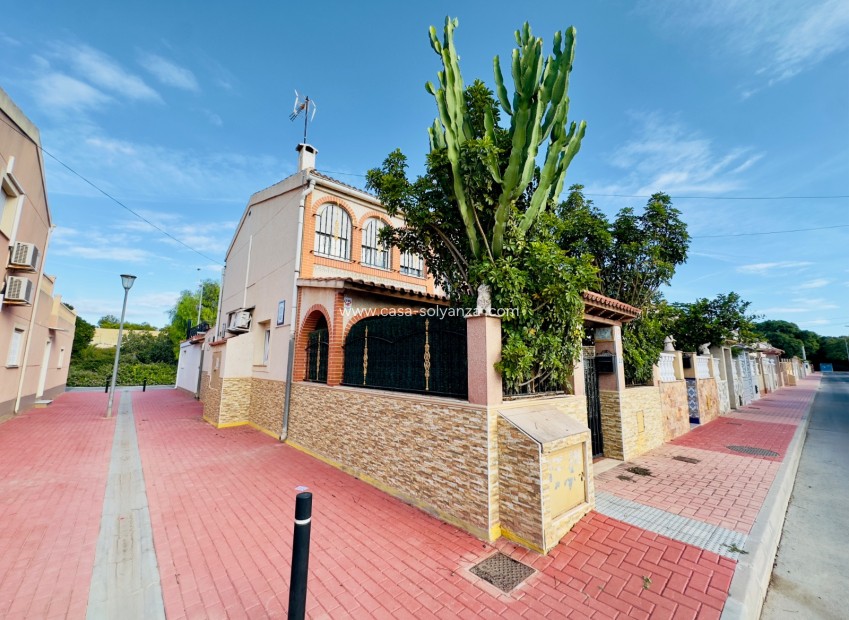 Wiederverkauf - Villa - Torrevieja - Playa De Los Naufragos