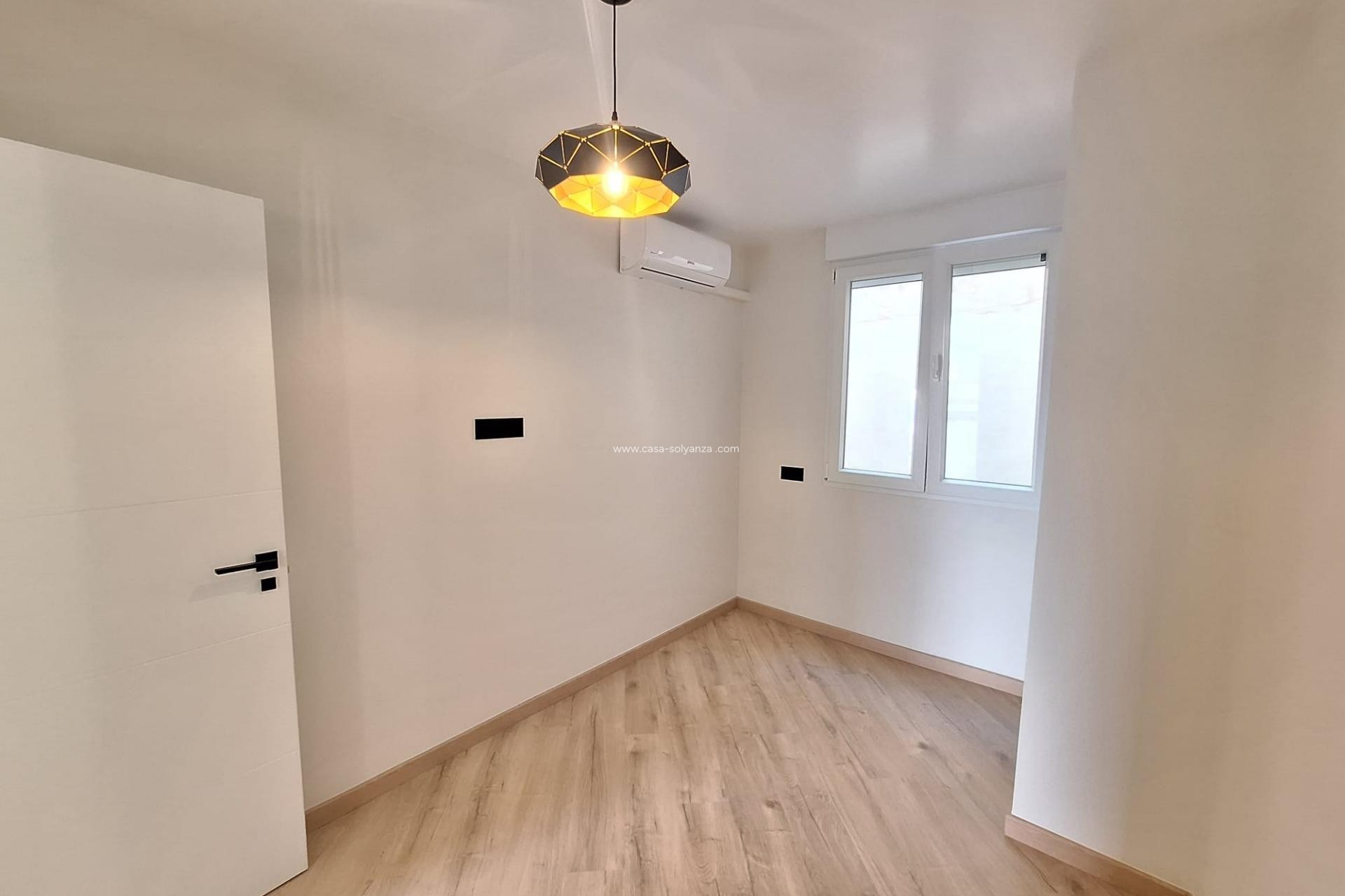 Wiederverkauf - Wohnung - Torrevieja - Playa de los Locos