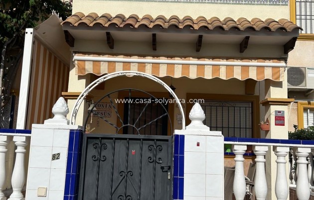 Wohnung - Wiederverkauf - Orihuela Costa - Punta Prima