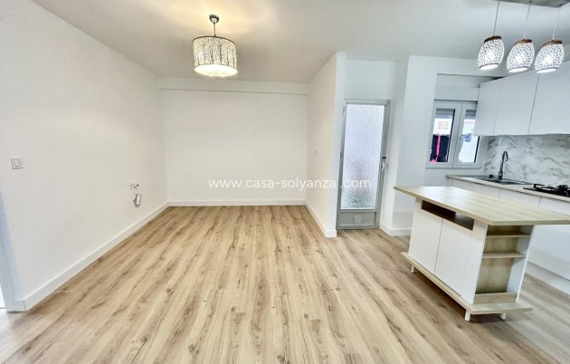 Wohnung - Wiederverkauf - Torrevieja - Torrevieja Centro
