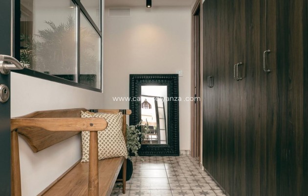 Resale - Apartment / flat - Torrevieja - Las Piscinas Naturales