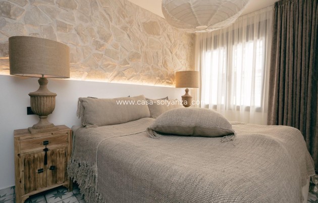 Resale - Apartment / flat - Torrevieja - Las Piscinas Naturales