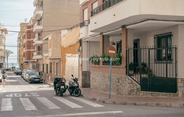 Resale - Apartment / flat - Torrevieja - Las Piscinas Naturales