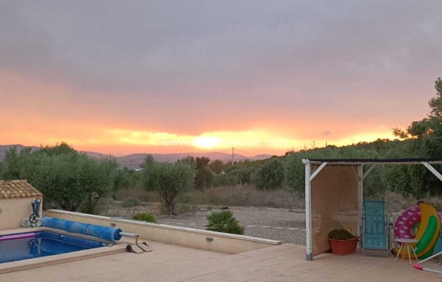 Resale - Villa - Sax