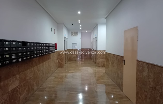 Alquiler a largo plazo - Apartamento / piso - Torrevieja - Center