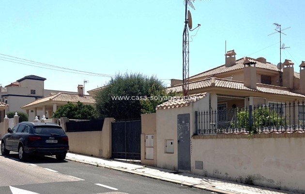 Revente - Villa - Torrevieja - Aguas nuevas