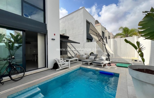 Resale - Villa - Orihuela Costa - Villamartín