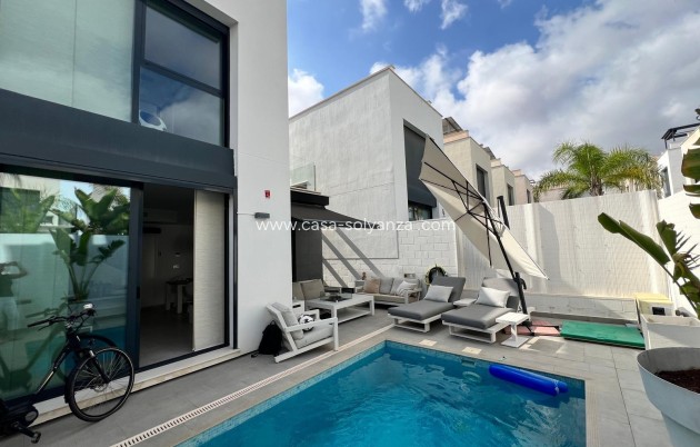 Resale - Villa - Orihuela Costa - Villamartín