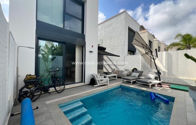 Resale - Villa - Orihuela Costa - Villamartín